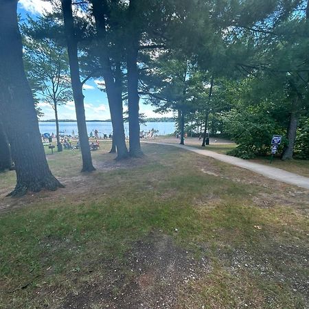 Long Lake Retreat- Hot Tub, Pool Table, Firepit Traverse Stadt Exterior foto