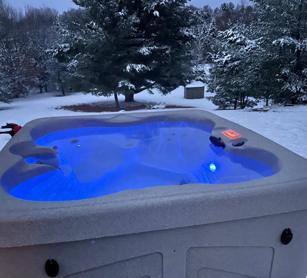 Long Lake Retreat- Hot Tub, Pool Table, Firepit Traverse Stadt Exterior foto
